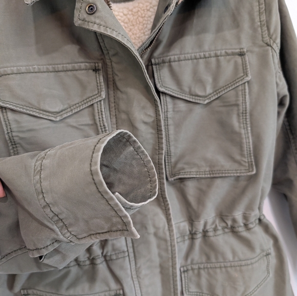 Abercrombie & Fitch Army Green Faux Fur Lined Jacket Size XS - Picture 2 of 11